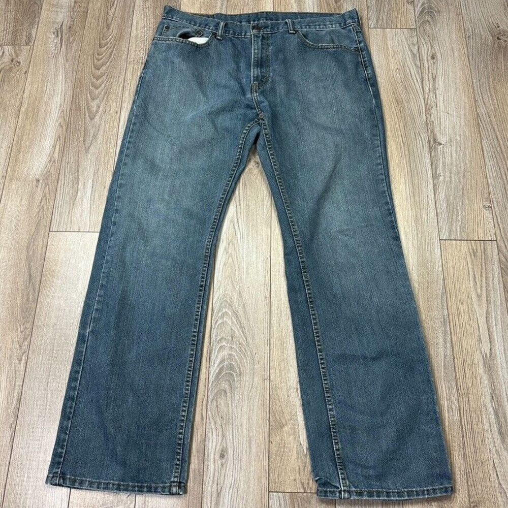 Levi's 559 Men's Size 36x32‎ Medium Wash Straight Blue Denim